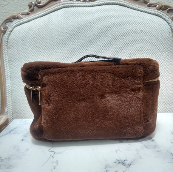 Ulta Brown Faux Fur Toiletry Cosmetic Makeup Vanity Case - Picture 3 of 10